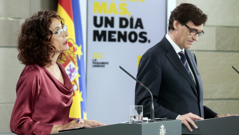 La ministra de Hacienda y portavoz del Gobierno, María Jesús Montero, y el ministro de Sanidad, Salvador Illa