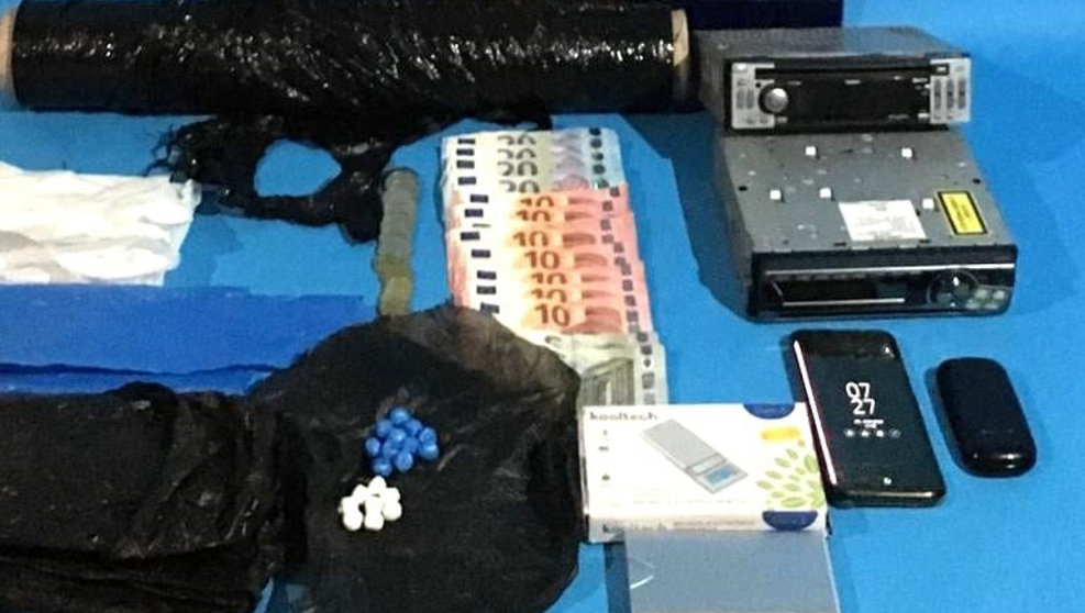 Material incautado por la Policía Nacional en Torrelavega