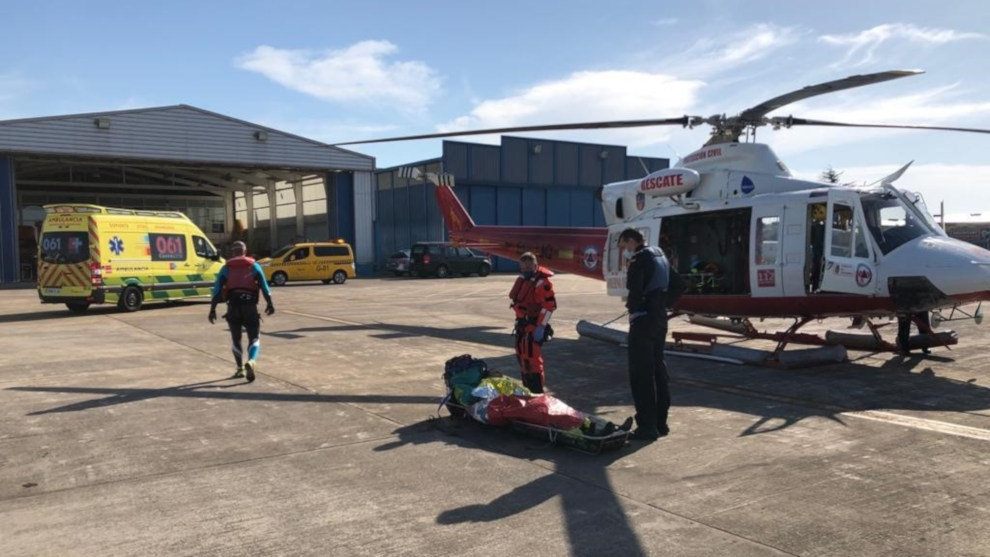 Pescador santoñés evacuado en helicóptero a Valdecilla tras ser rescatado preahogado por sus compañeros