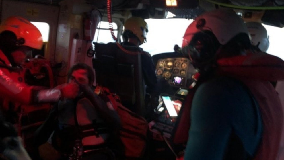 El helicóptero rescata en buen estado a un chico que había desaparecido en el pantano del Ebro