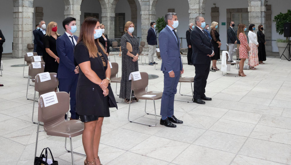 Acto en el Parlamento de Cantabria por el homenaje de estado a las víctimas del Covid en Madrid