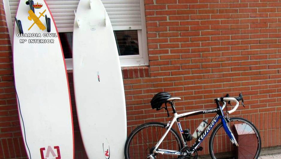 Tablas de surf y bicicleta robadas en el garaje de Cicero