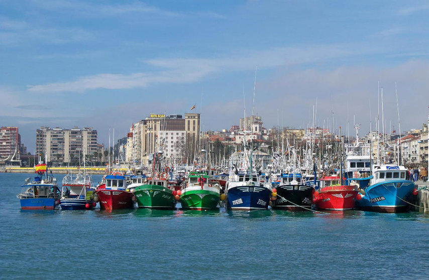 Barcos pesqueros en la Bahía de Santander