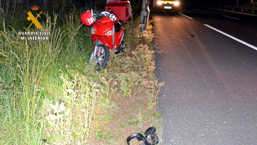 Localizado el conductor del turismo que huyó tras embestir a una moto de reparto en la S-20 en julio