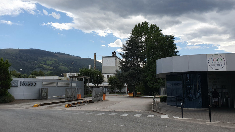 Entrada de la fábrica de Nestlé en La Penilla