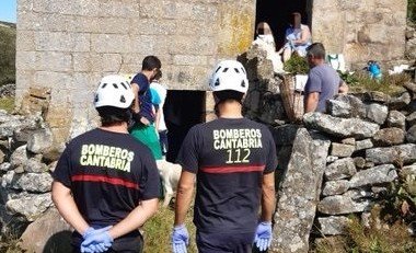 Bomberos del 112 ayudan a  una mujer herida al ceder el suelo de una cabaña en San Pedro del Romeral

Bomberos del 112 ayudan a  una mujer herida al ceder el suelo de una cabaña en San Pedro del Romeral


12/9/2020