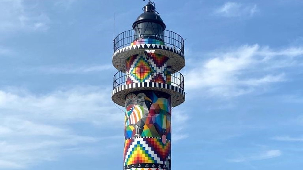 Faro de Ajo pintado por Okuda