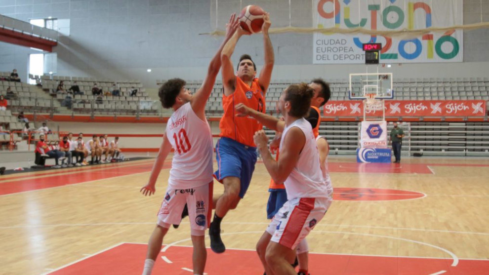 Fotografía de archivo de Pablo Jaramillo del partido entre Gijón Basket y Conspur Bezana