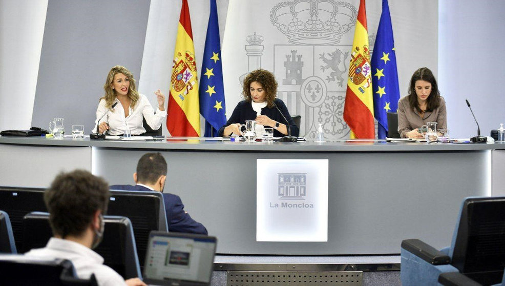 El Consejo de Ministros ha aprobado este martes dos leyes que buscan reducir la brecha salarial de género en las empresas españolas presentada por la ministra de Trabajo y Economía Social, Yolanda Díaz, y la ministra de Igualdad, Irene Montero