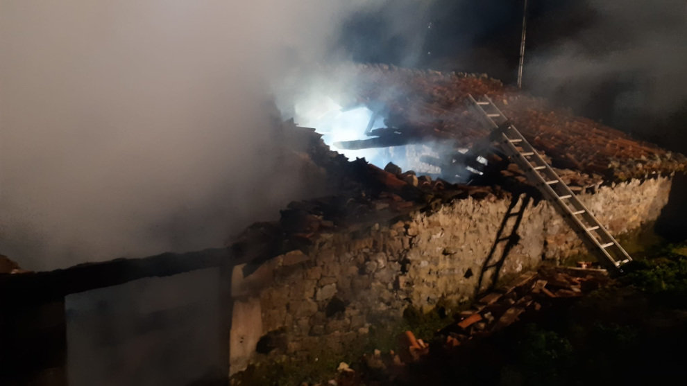 Incendio de dos cuadras en Rionansa