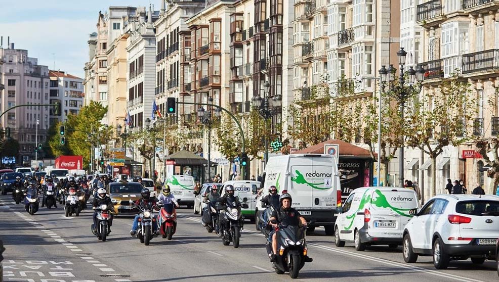 Protesta de hosteleros cántabros en Santander. Caravana de coches por el centro de la ciudad para protestar contra limitaciones por Covid que afectan al sector | Archivo