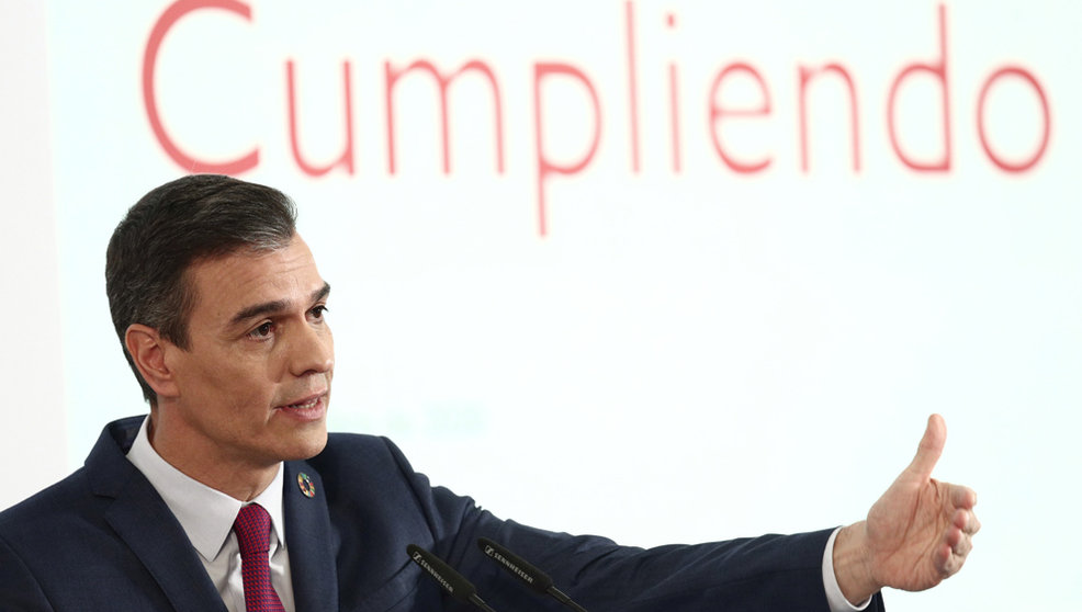 El presidente del Gobierno, Pedro Sánchez durante la rueda de prensa para presentar el primer informe de rendición de cuentas del Gobierno, en Madrid (España), a 29 de diciembre de 2020