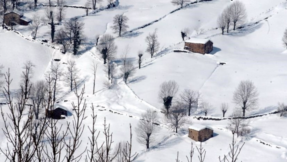 La nieve en Cantabria dificulta el acceso a algunas carreteras