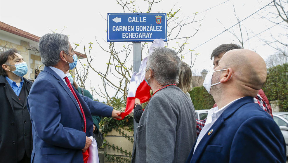 El presidente de Cantabria, Miguel Ángel Revilla, participa en el homenaje a Joaquín y Carmen González Echegaray