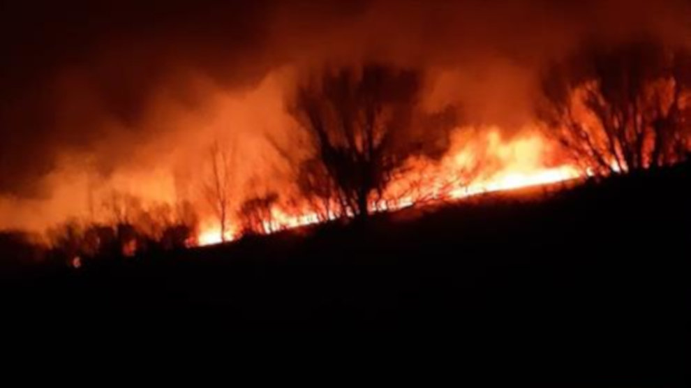 Incendio forestal esta madrugada en las cercanías de Suano, en Campoo de Suso | Foto: 112