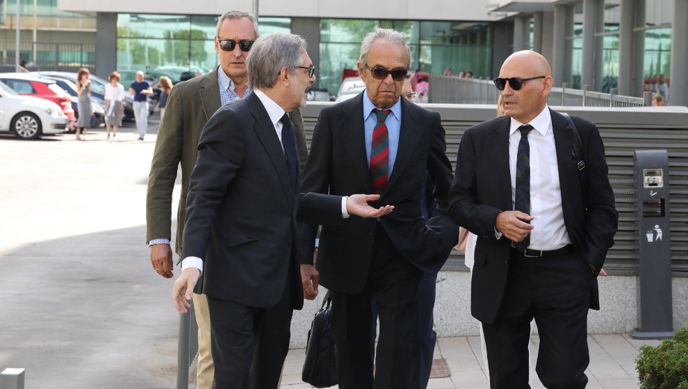 El banquero Jaime Botín (centro) acude al Juzgado de lo Penal número 27 de Madrid
