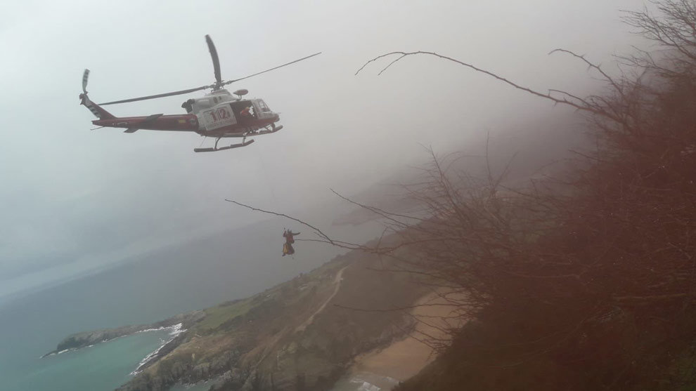 Rescate del herido en helicóptero