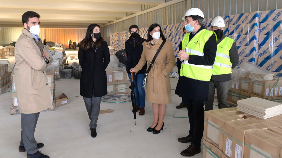 Alcaldesa y concejales de Santander visitan las obras del Lidl de La Albericia