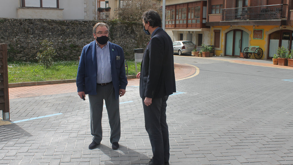 José Luis Gochicoa visita con Miguel Ángel Ruiz Lavín el municipio