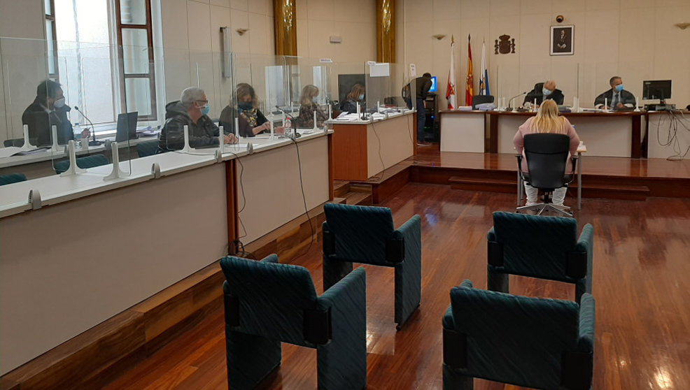 La acusada de uso irregular vales de comida del Banco de Alimentos de Camargo, durante el juicio