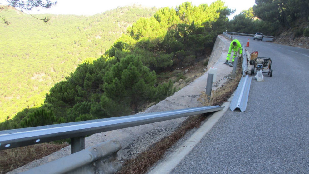 Imagen de archivo de unos trabajos de conservación de carreteras en Andalucía