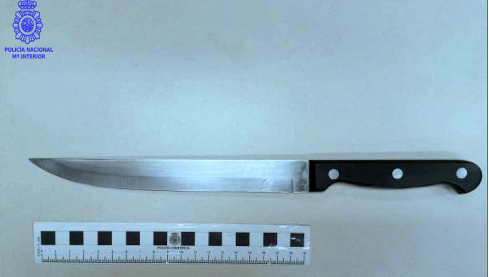 La Policía Nacional intercepta el cuchillo utilizado por el  presunto autor