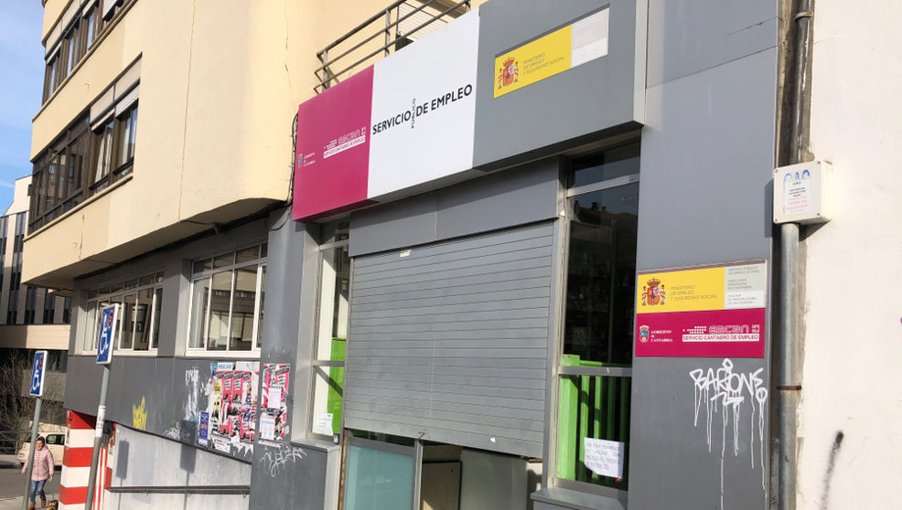Oficina de empleo del EMCAN en la calle Isaac Peral de Santander que se va a reformar