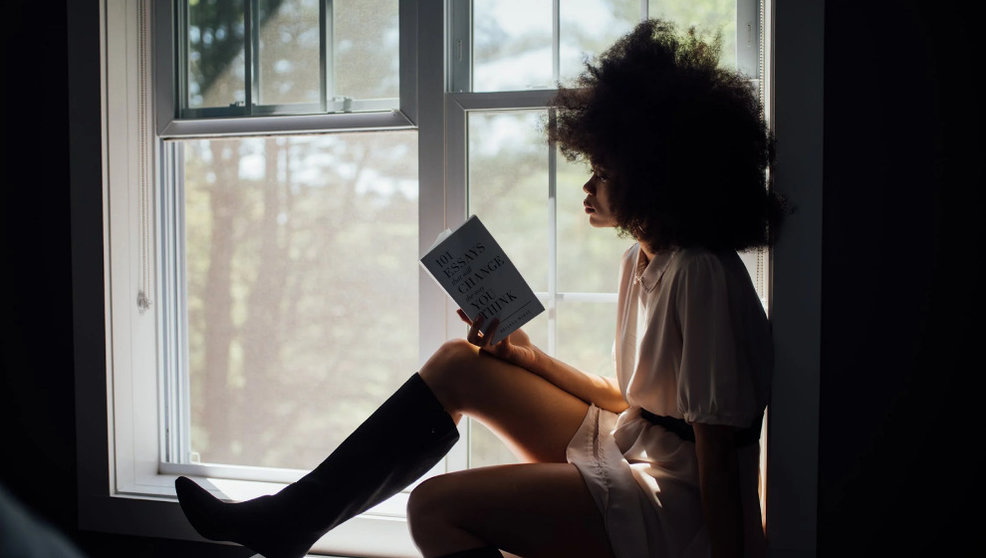 Leer libros de autoayuda puede ser la forma de comenzar a ver los problemas desde otra perspectiva