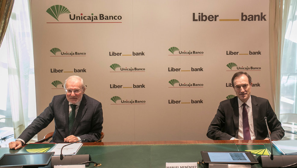 Manuel Azuaga (Unicaja) y Manuel Menéndez (Liberbank)