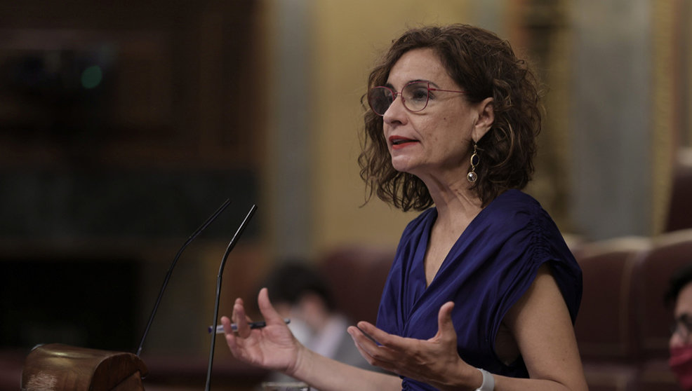 La ministra de Hacienda y Función Pública, María Jesús Montero, interviene en una sesión plenaria en el Congreso