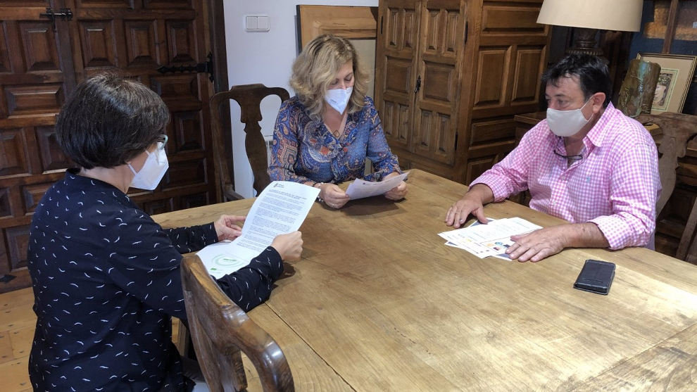 Firma del convenio de colaboración entre el Ayuntamiento de Santillana y el Centro de Formación IFAD