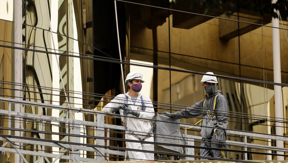Trabajadores de la construcción en Lima, en plena crisis de la pandemia
