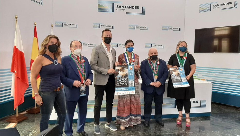 La alcaldesa de Santander y el consejero de Pesca presentan, entre otros, la III Feria del Queso de Cantabria