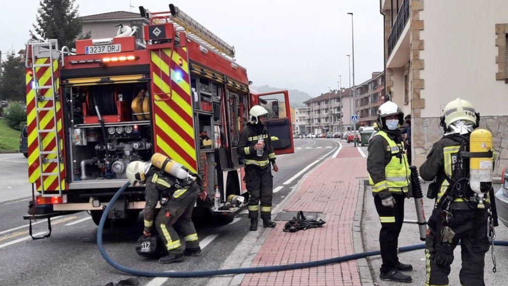 Bomberos extinguen un incendio en la cocina de un restaurante | Foto: 112