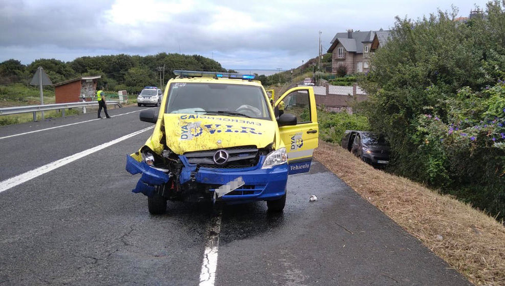 Accidente del vehículo del DYA Cantabria | Foto: Twitter