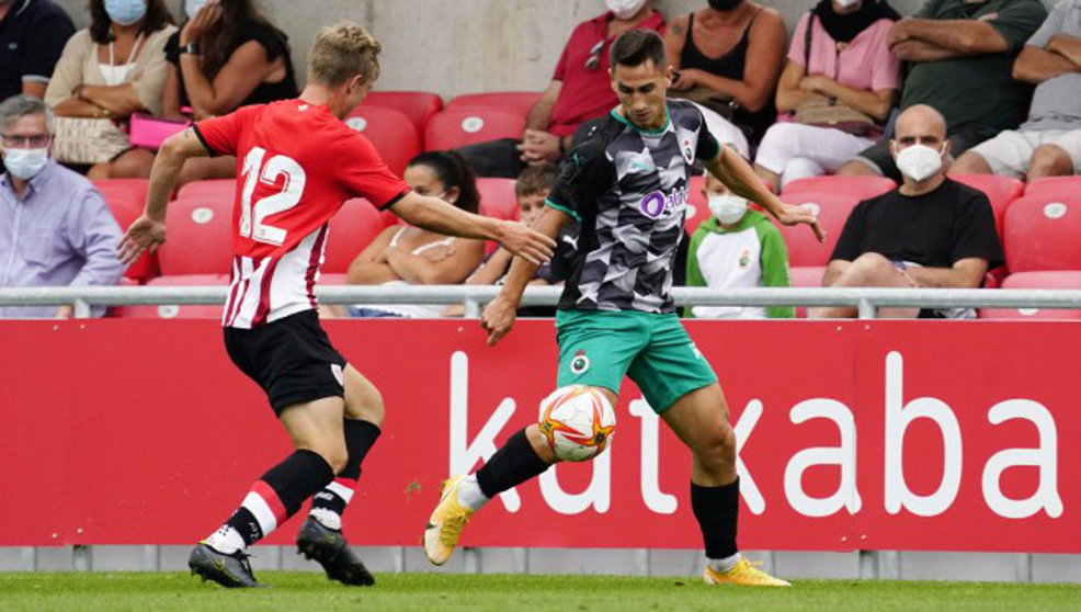 Manu Justo en el amistoso jugado por el Racing ante el Bilbao Athletic en Lezama