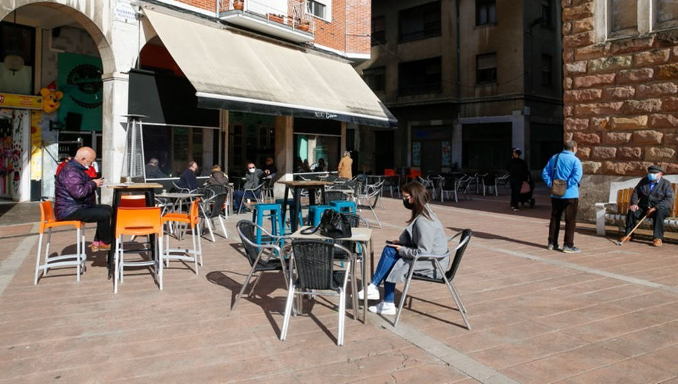 Terraza de un bar-restaurante de Torrelavega