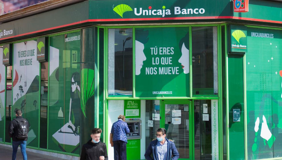 Unicaja Banco quiere cerrar 28 oficinas en Cantabria