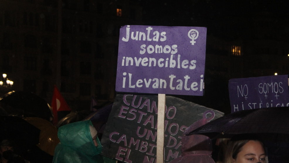 Una de las pancartas de la manifestación en Santander contra la violencia de género con motivo del 25N