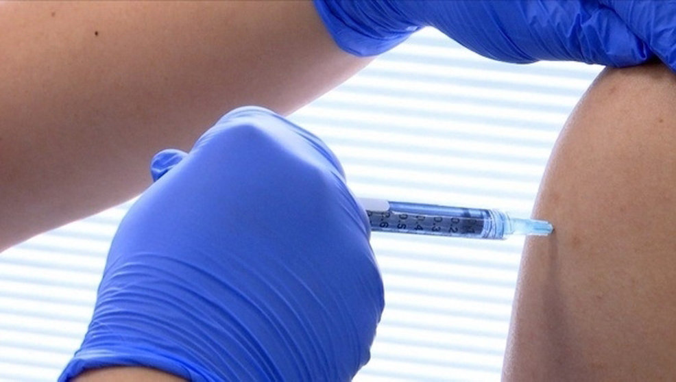 La vacuna de Novavax contra la COVID-19 siendo administrada en ensayos clínicos