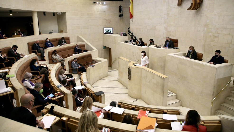 La consejera de Economía y Hacienda, María Sánchez, interviene en el Pleno de debate de los Presupuestos Generales de Cantabria (PGC) para 2022