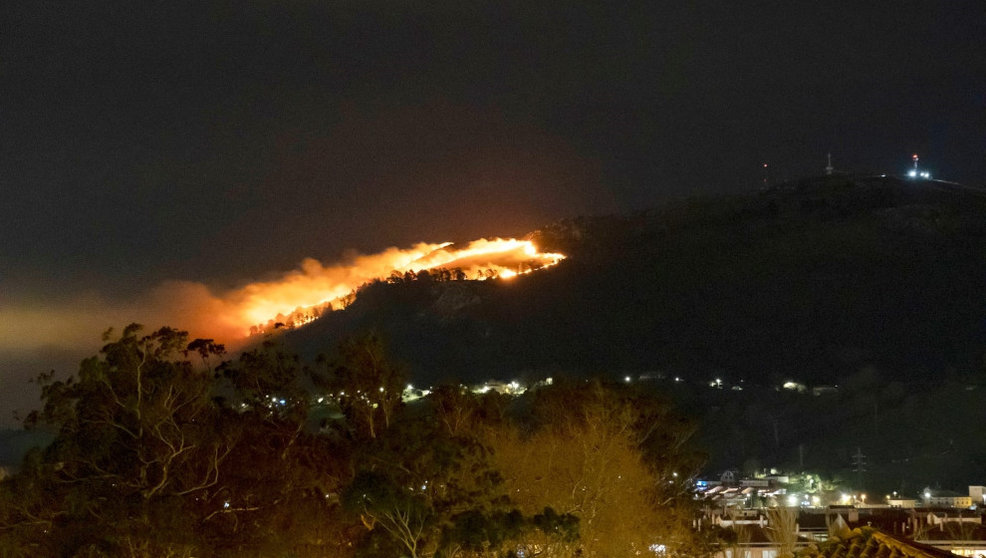 Incendio forestal provocado en Peña Cabarga