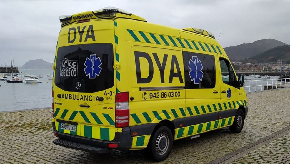 Ambulancia DYA asiste a una persona con traumatismo costal