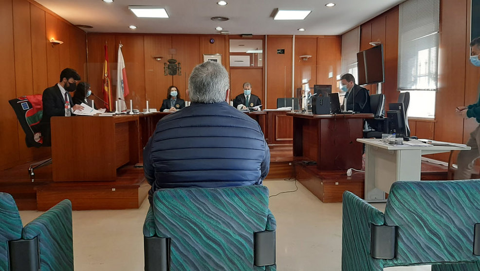 Acusado de abusar de dos niñas menores, sobrinas de su mujer, en el juicio contra él en la Audiencia Provincial de Cantabria