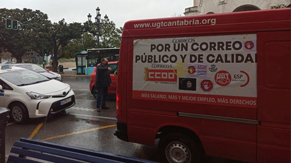 Rodada postal de protesta de Correos en Santander