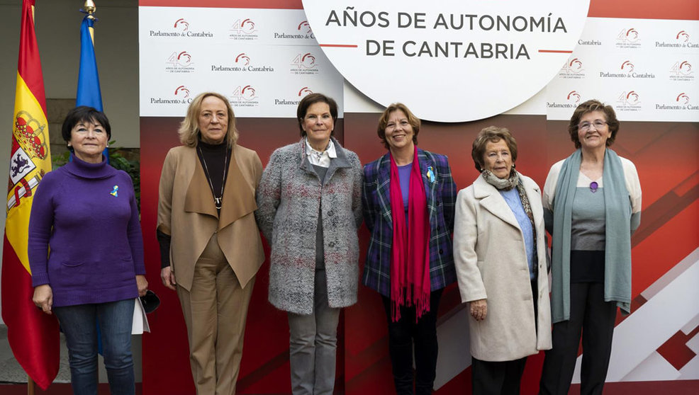 Mesa redonda 'Cantabria en Femenino' celebrada en el Parlamento de Cantabria por el Dia de la Mujer