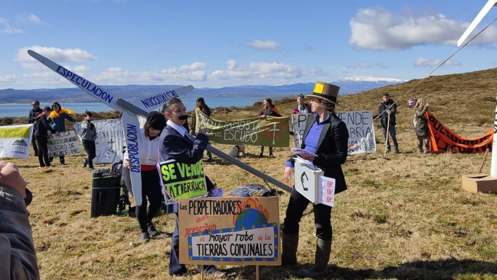 Concentración en protesta contra el parque eólico del Escudo