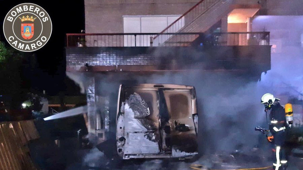 Incendio del vehículo en Herrera de Camargo