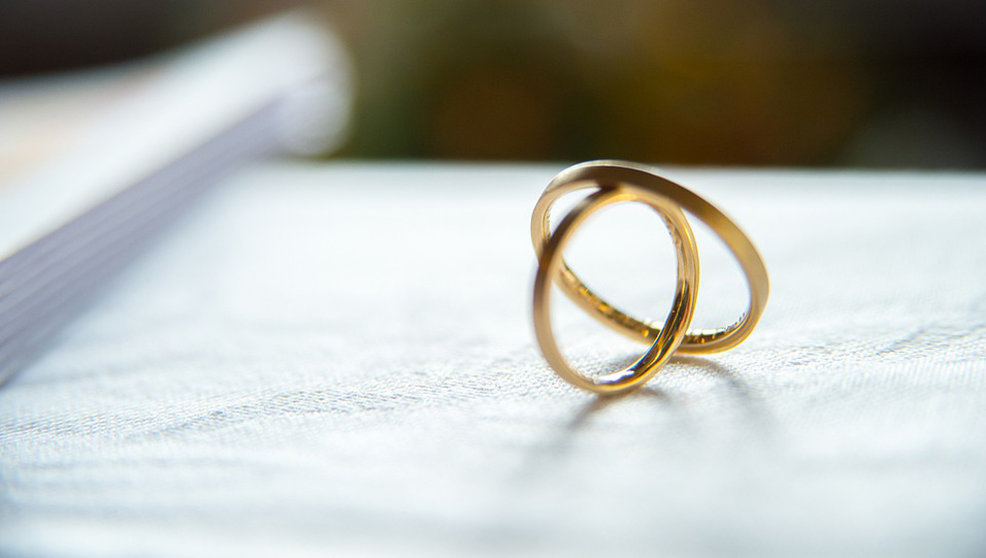 Los anillos de matrimonio son muy importantes y se van a llevar durante toda la vida en el dedo