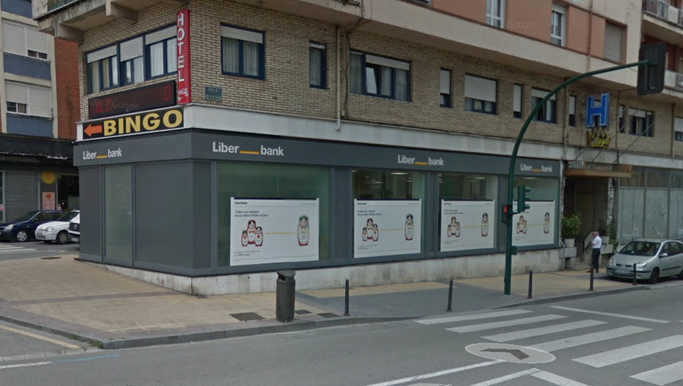 Oficina de Liberbank en El Barrio de La Inmobiliaria, en Torrelavega | Fuente: Google Maps